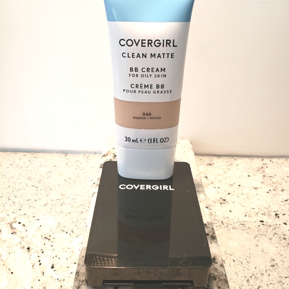 Founation Makeup Bundle. - Picture 5 of 7